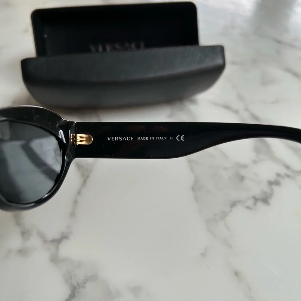 💯 authentic Versace sunglasses - Picture 5 of 10